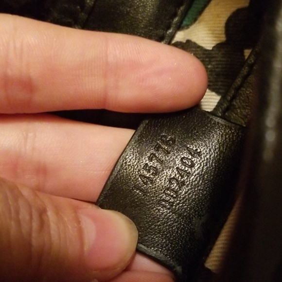 GUCCI Guccissima Embossed Leather Hobo Bag - Picture 7 of 7